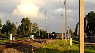 preview picture of video '[LDZ] class 2TE10U nr. 0216 passing Līvāni station with a west bound freight train.'
