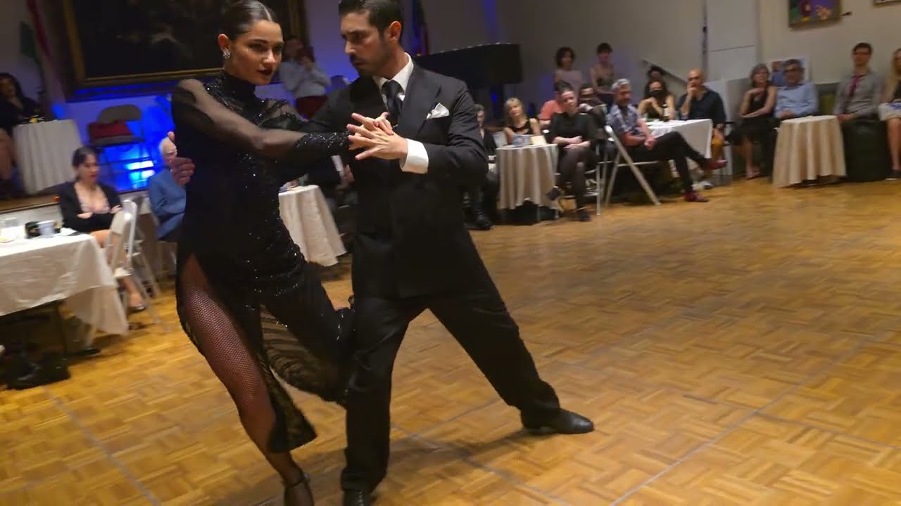 Video thumbnail for Argentine tango: Martin Almiron and Delfina Rivas - Zum