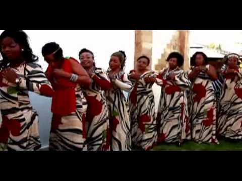 Mashauzi Classic Modern Taarab – Siwasujudii Viwavi Jeshi (Official Video)