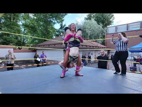 @Kiara_Wrestler  Amazing Styles Clash On Betty Boa 💪🗿 #prowrestling #stylesclash #shorts 