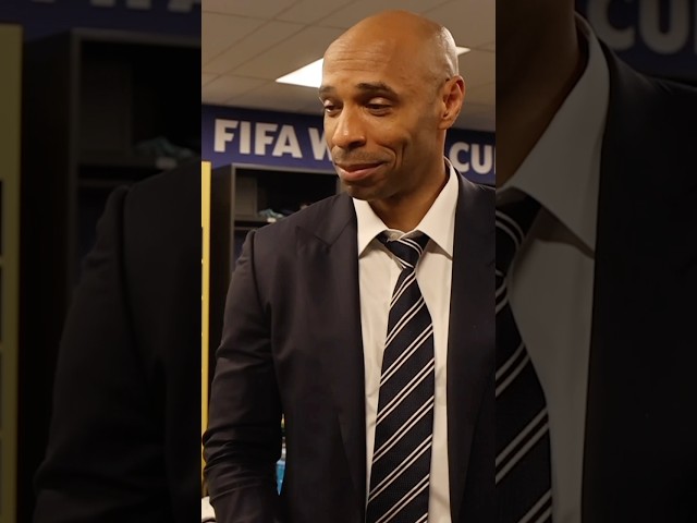 Thierry Henry avec nos Bleus, on est obligé d’avoir le smile 😏💙