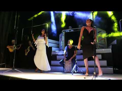 Azúcar Moreno cautiva a sus incondicionales en Peralejos de Abajo