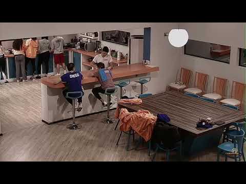 Marian se corta el dedo / La Academia 2018