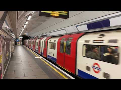 Mind the Gap, London Tube, 2020