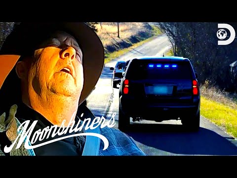 Mark and Digger Stopped by Police While Moving $40,000 of Liquor! | Moonshiners