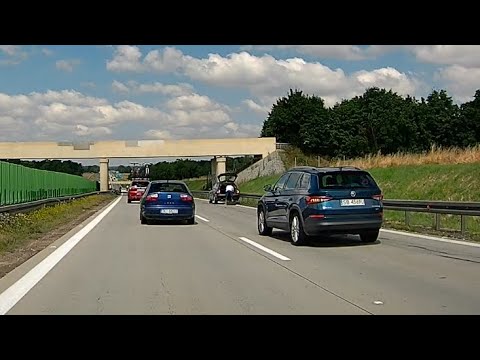 2021.07.18 niebezpieczna wymiana koła na pasie ruchu autostrady A4 Wrocław-Legnica