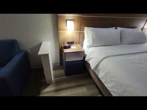 Holiday Inn Express & Suites Raleigh NE - Medical Center Area - Standard Room - Hotel Room Tour