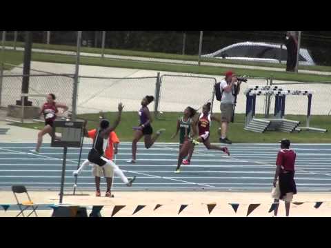 Girls 4x200m Relay Final Section 1 (05-11-2013)
