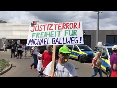 Free Michael Ballweg, Demo vor der JVA Stammheim und ein Erdbeben