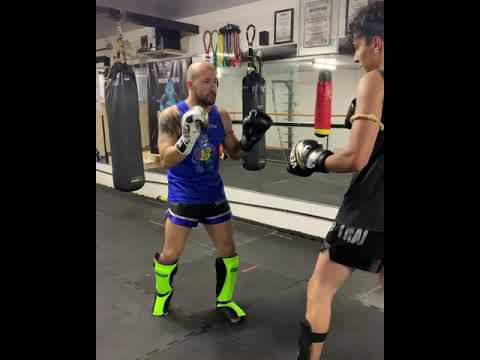 Como fintar e dar contragolpe no Muay Thai