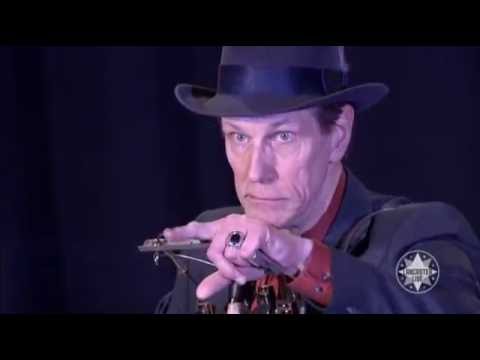 John Long performing Rollin' and Tumblin'