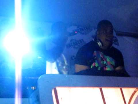 Oliver Twizt & MC Bizzey @ Sneakerz - On the beach