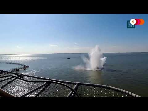 US aircraft carrier catapults cars into a Virginia river | REUTERS