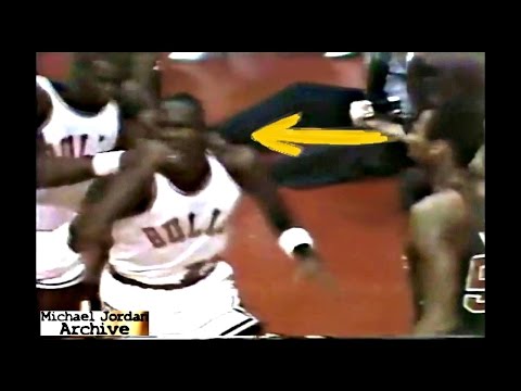 Michael Jordan's Scores 22 Points in the 4th Quarter in his 3rd NBA Game!