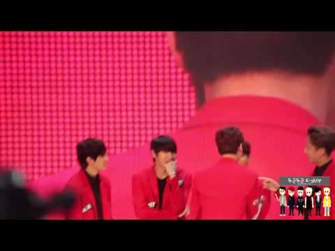 150614 VIXX HYUK aegyo n VIXX pose at KWF