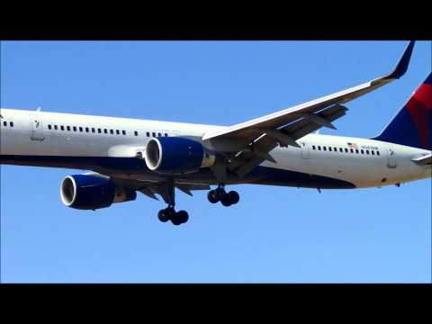 Delta Airlines Boeing 757-300(WL) N581NW Arriving Rwy 26 at Phoenix Sky Harbor (KPHX)