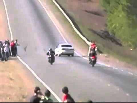 Motor vs samochód