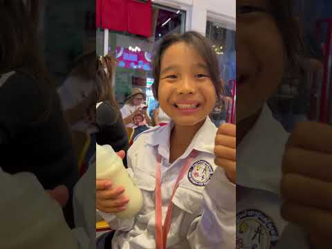 ពីរនាក់បងប្អូនតស៊ូណាស់ ទាំងកណ្ដាលភ្លៀង😔