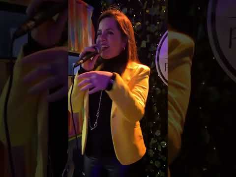 Aline Rissuto canta CANTIGA no Palco LIVRE