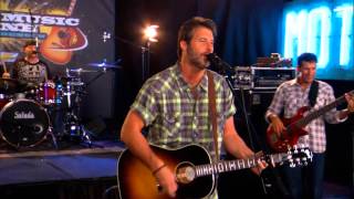 Deryl Dodd performs "Back To The Honky Tonks" on The Texas Music Scene