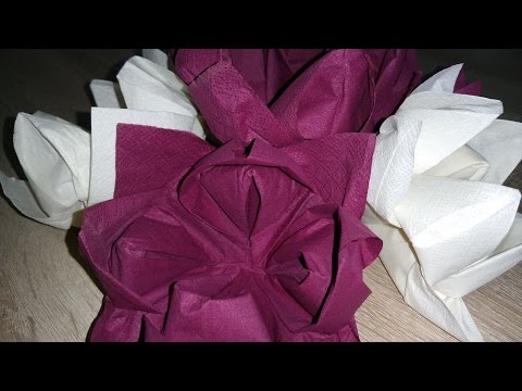Servietten falten: Die Lotusblüte