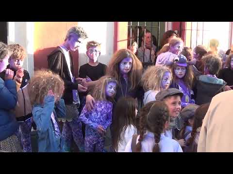 Las hijas de Neptuno visita al local de la comparsa calle febrero