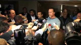 Mark McGwire receives a warm welcome in St. Louis