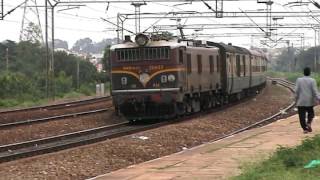 preview picture of video 'BLAST FROM THE PAST: Sep 2003: 2007 MAS-MYS Shatabdi Express'