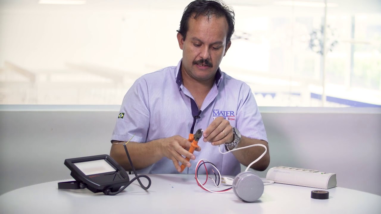 Watch Now Ligando um rele fotoelétrico no refletor de LED Ligando um rele fotoelétrico no refletor de LED