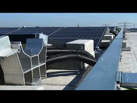 Video afspelen. De video opent in een sub-venster en begint meteen met spelen indien toegestaan.