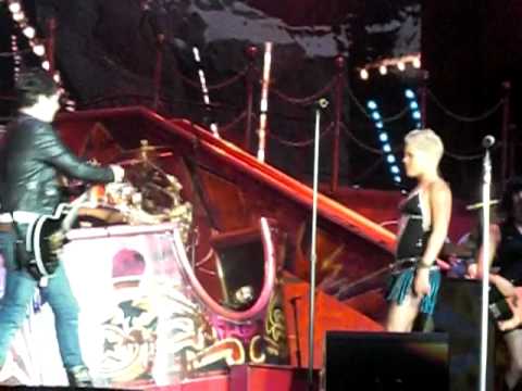 P!NK feat. Butch Walker ROXANE Heilbronn 2010.MOV