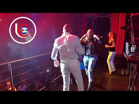 El Chacal Sorprende a Srta. Dayana en Concierto | Adriano DJ (Tropical)