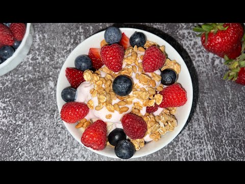 How to Mix Greek Yogurt with Granola and Berries - Easy and Healthy Breakfast Recipes