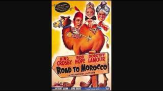 BING CROSBY - MOONLIGHT BECOMES YOU