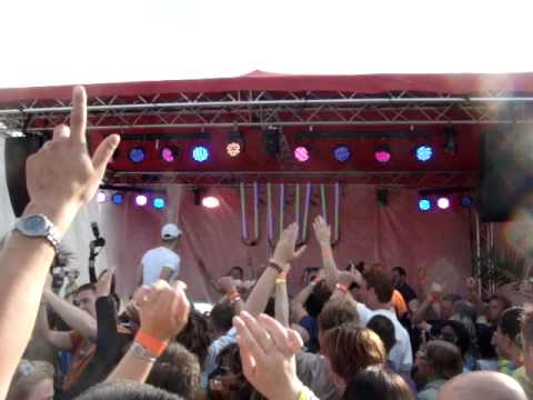 Ali Wilson live at Luminosity Beach Festival 2011 (9/12)