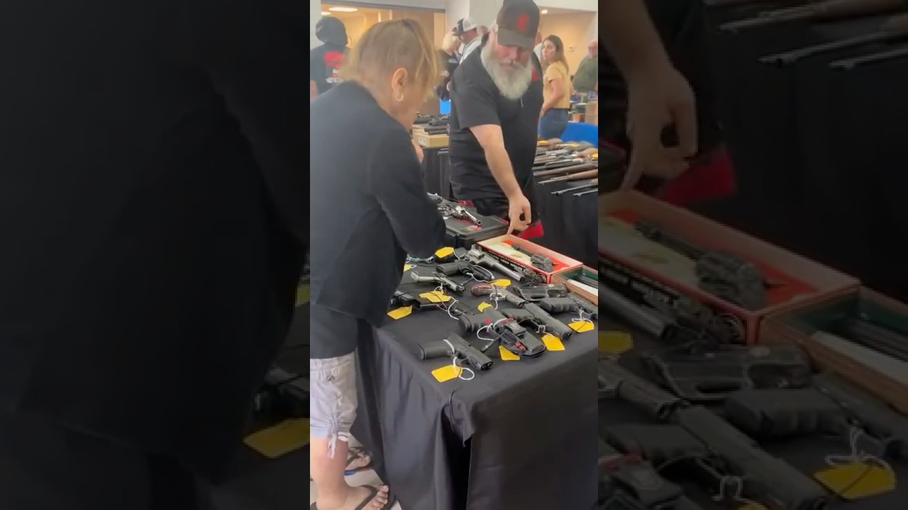TENSE MOMENT AT LABELLE FLORIDA GUN SHOW #guns #pewpew #military #shoot #trending