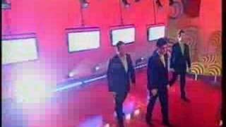 G4 singing Yellow on TOTP Reloaded