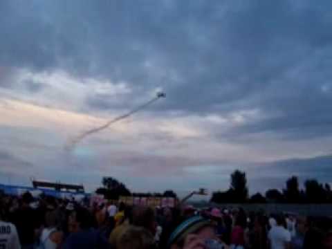 Audio Bullys and the fly over at Global Gathering 2006 2