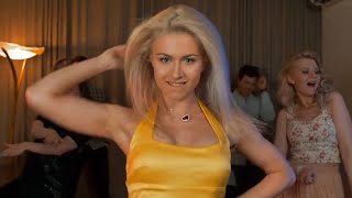 [問卦] 要去哪裡才能遇到金髮美女找她聊天?