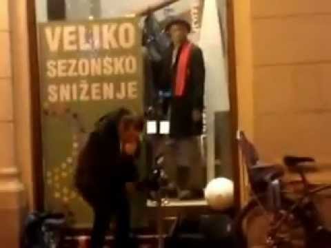 Beautiful Day-surka beatbox-street performing(u2 cover)