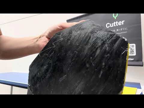 QLOPラバーカッターは、ラバー付属のフィルムや紙と一緒に切れますか？