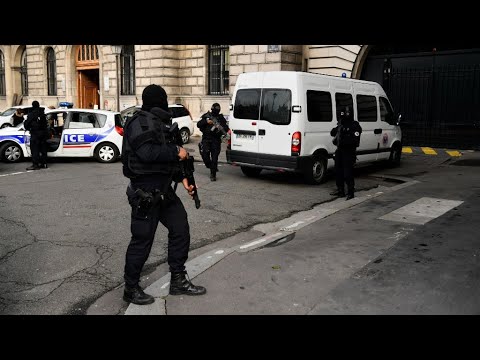 وزير الداخلية الفرنسي يعلن إفشال محاولة اعتداء بعبوة ناسفة أو بمادة سامة