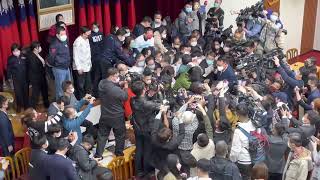 [討論] 舉手投票的一點感想