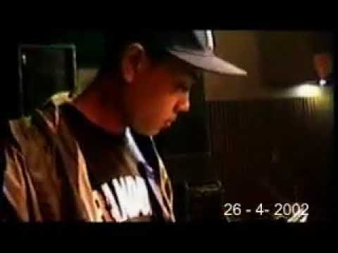 The Frustaters   Cover Reminder grey area at gedung AACC Bandung tahun 2002