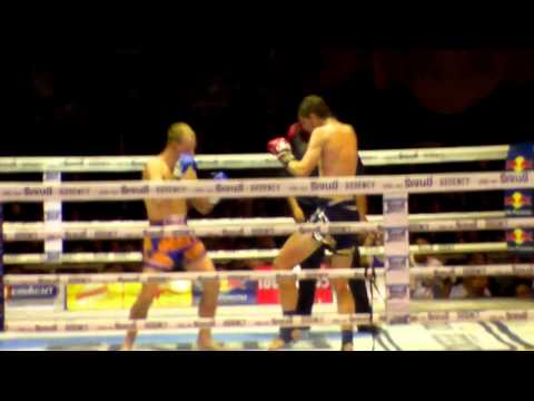 Stephen Hodgers wins by tko in rd4 vs kamen picken Kings birthday 2011 Bangkok