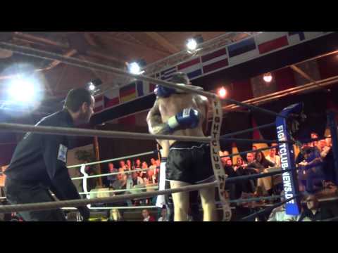 Deutsche Meisterschaft im K1 - Tim Richter  vs. Willi Giss - Fight Club Plauen 2014