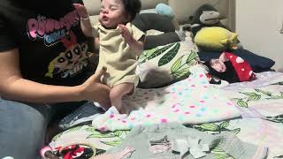 Rutina de cambio de ropa con mi bebé del kit Irys