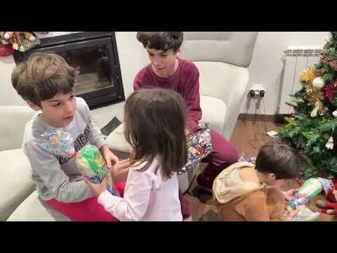 vlog 226: CHRISTMAS. OPENING SANTA'S GIFTS