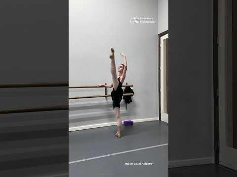 MAYA AT THE BARRE 😍✨🩰 #ballet #ballerina #balletclass