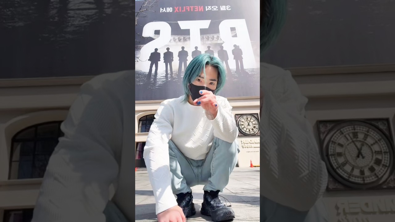 Dancing at the BTS Comeback Stage at Gwanghwamun Square 【Hooligan】【SWIM】